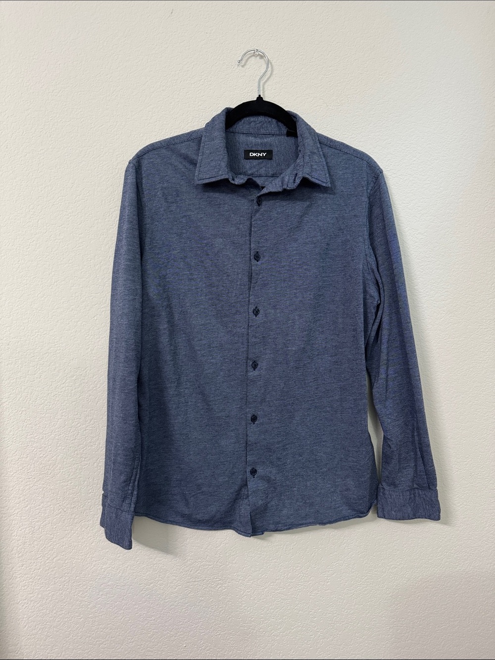 DKNY Men’s Blue Chambray Button Front Shirt Size Medium 100% Cotton